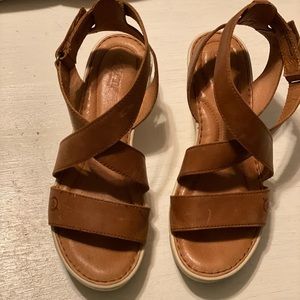 BORN Women's Deshka Sandal